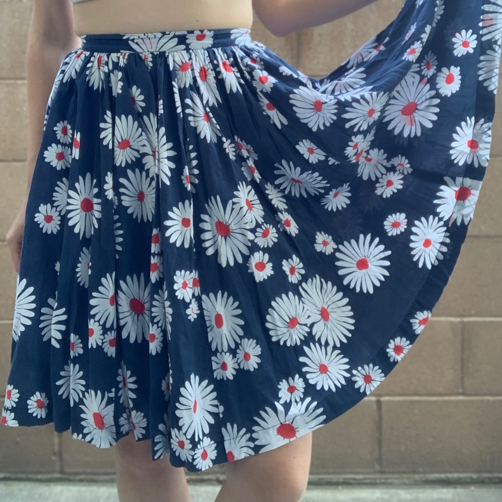 Vintage 90’s Daisy Full Skirt Size Small